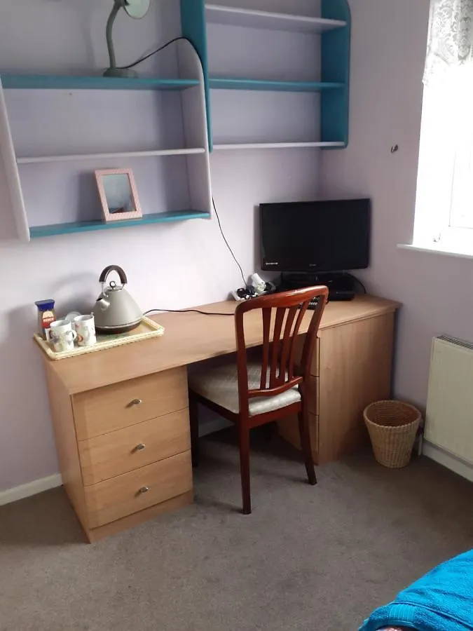 Home From Home Single Or Double Room Netflix Or Virgin Tv Wifi & Free Parking Poole United Kingdom