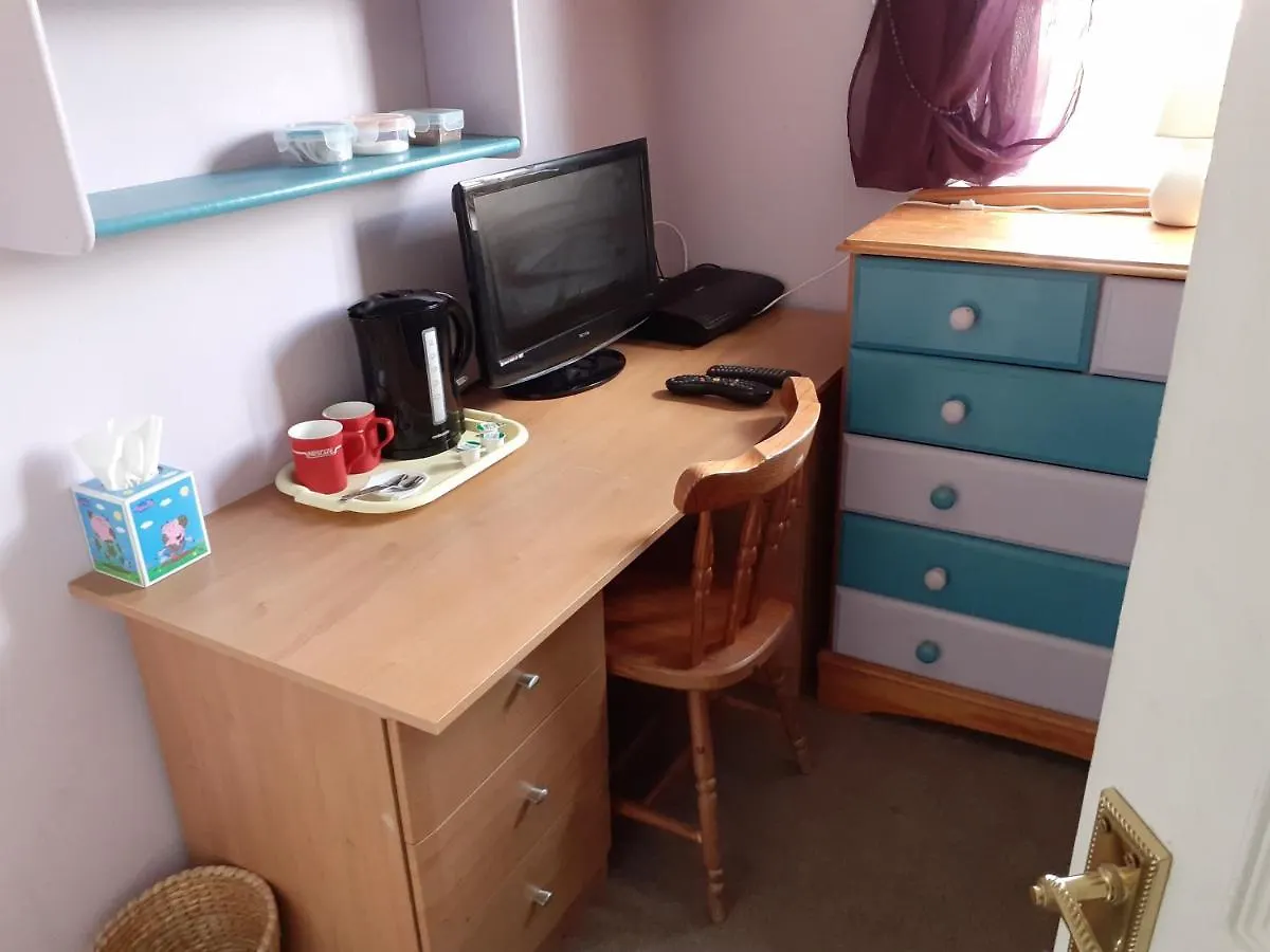 Home From Home Single Or Double Room Netflix Or Virgin Tv Wifi & Free Parking Poole United Kingdom