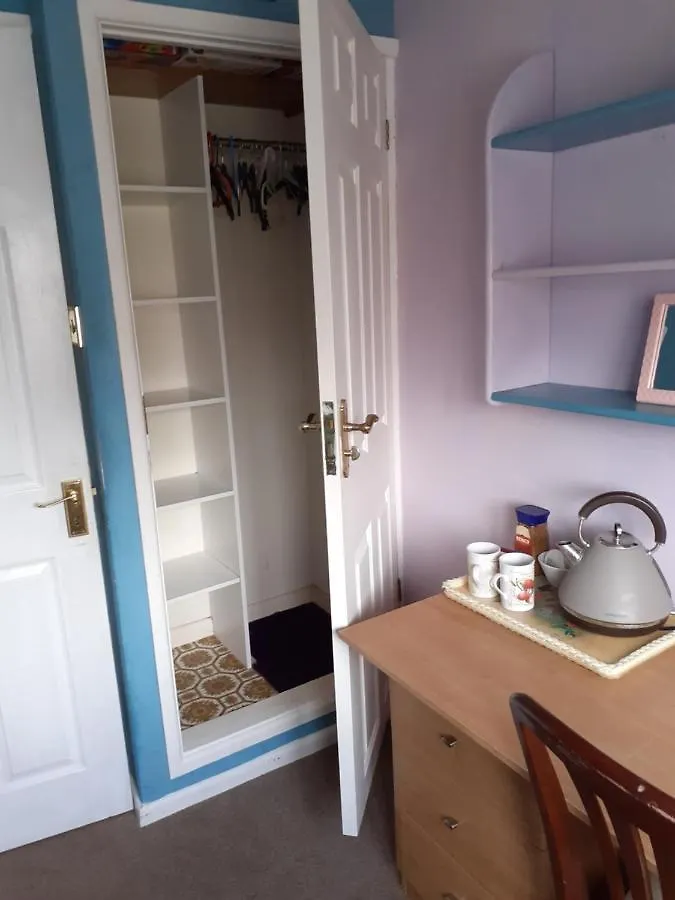 Home From Home Single Or Double Room Netflix Or Virgin Tv Wifi & Free Parking Poole Homestay